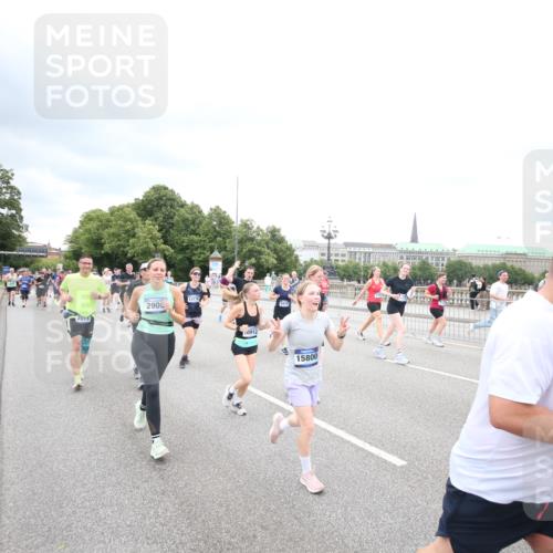 29.06.2025 - hella hamburg halbmarathon Jannik Wohlers http://msf.ph/oto/8500912 29.06.2025 10:57:31 Lombardsbrücke 1388, 2015, 2451, 2567, 2900, 3644, 3936, 4059, 4429, 5676, 6316, 6337, 7193, 7556, 7977, 7990, 8159, 8474, 8713, 8773, 9059, 9180, 9319, 9394, 9398, 9436, 9481, 9613, 9832, 9840, 10070, 10352, 10380, 10461, 10513, 10551, 10560, 10578, 10629, 10630, 10635, 10737, 10912, 11013, 11026, 11193, 11263, 11266, 11267, 11353, 11377, 11392, 11732, 12122, 13176, 13352, 13358, 13364, 13553, 13804, 13882, 14290, 14453, 14507, 14685, 15510, 15552, 15800, 15956, 16082, 16349 meine-sportfotos.de