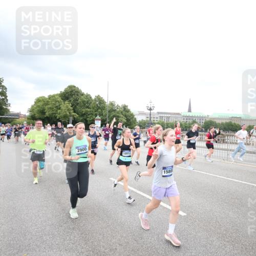 29.06.2025 - hella hamburg halbmarathon Jannik Wohlers http://msf.ph/oto/8500918 29.06.2025 10:57:31 Lombardsbrücke 1388, 2015, 2451, 2567, 2900, 3644, 3936, 4059, 4429, 5676, 6316, 6337, 7193, 7556, 7977, 7990, 8159, 8474, 8713, 8773, 9059, 9180, 9319, 9394, 9398, 9436, 9481, 9613, 9832, 9840, 10070, 10352, 10380, 10461, 10513, 10551, 10560, 10578, 10629, 10630, 10635, 10737, 10912, 11013, 11026, 11193, 11263, 11266, 11267, 11353, 11377, 11392, 11732, 12122, 13176, 13352, 13358, 13364, 13553, 13804, 13882, 14290, 14453, 14507, 14685, 15510, 15552, 15800, 15956, 16082, 16349 meine-sportfotos.de