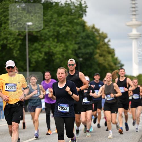 29.06.2025 - hella hamburg halbmarathon Dr. Thomas Lammeyer http://msf.ph/oto/8500933 29.06.2025 10:24:50 Kennedybrücke 1011, 1046, 1069, 1154, 1471, 1474, 2053, 2064, 2101, 2834, 3733, 3842, 4154, 4166, 4288, 4422, 4754, 4869, 5181, 5811, 5812, 5831, 6608, 6844, 6951, 7131, 8025, 8113, 8146, 8738, 8940, 9005, 9011, 9236, 9873, 9981, 10039, 10041, 10585, 10613, 10647, 10754, 11100 meine-sportfotos.de