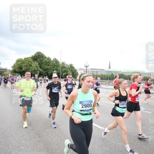 29.06.2025 - hella hamburg halbmarathon Jannik Wohlers http://msf.ph/oto/8500937 29.06.2025 10:57:32 Lombardsbrücke 1388, 2015, 2451, 2567, 2900, 3644, 3936, 4059, 4429, 5676, 6316, 6337, 7193, 7556, 7977, 7990, 8159, 8474, 8713, 8773, 9180, 9319, 9394, 9398, 9436, 9481, 9613, 9832, 9840, 10070, 10352, 10380, 10461, 10513, 10551, 10560, 10578, 10629, 10630, 10635, 10737, 10912, 11013, 11026, 11193, 11263, 11266, 11267, 11353, 11377, 11392, 11732, 12122, 13176, 13352, 13358, 13364, 13553, 13804, 13882, 14290, 14453, 14507, 14685, 15510, 15552, 15800, 15956, 16082, 16349 meine-sportfotos.de