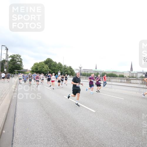 29.06.2025 - hella hamburg halbmarathon Jannik Wohlers http://msf.ph/oto/8500961 29.06.2025 10:57:34 Lombardsbrücke 1388, 2015, 2451, 2900, 3644, 3936, 4059, 4429, 5676, 6316, 6337, 7193, 7556, 7977, 7990, 8159, 8474, 8512, 8713, 8773, 9180, 9319, 9394, 9398, 9436, 9481, 9832, 10352, 10380, 10461, 10513, 10560, 10578, 10629, 10630, 10635, 10737, 10912, 11013, 11037, 11193, 11263, 11266, 11267, 11353, 11392, 11615, 11636, 11732, 12122, 13176, 13352, 13358, 13364, 13553, 13804, 13882, 14290, 14453, 14507, 14685, 15282, 15510, 15552, 15800, 16082, 16349 meine-sportfotos.de