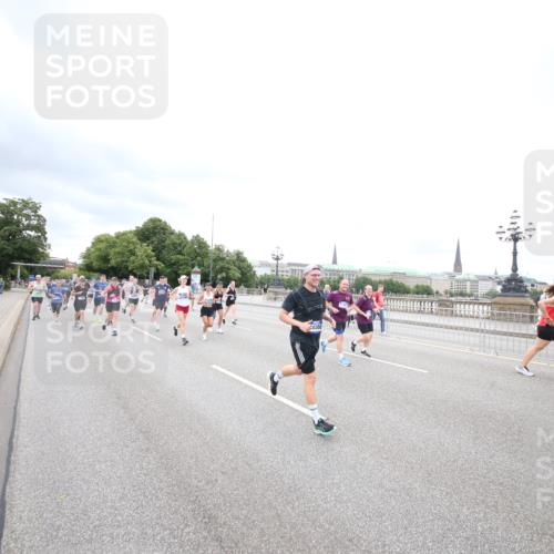 29.06.2025 - hella hamburg halbmarathon Jannik Wohlers http://msf.ph/oto/8500978 29.06.2025 10:57:34 Lombardsbrücke 1388, 2015, 2451, 2900, 3644, 3936, 4059, 4429, 5676, 6316, 6337, 7193, 7556, 7977, 7990, 8159, 8474, 8512, 8713, 8773, 9180, 9319, 9394, 9398, 9436, 9481, 9832, 10352, 10380, 10461, 10513, 10560, 10578, 10629, 10630, 10635, 10737, 10912, 11013, 11037, 11193, 11263, 11266, 11267, 11353, 11392, 11615, 11636, 11732, 12122, 13176, 13352, 13358, 13364, 13553, 13804, 13882, 14290, 14453, 14507, 14685, 15282, 15510, 15552, 15800, 16082, 16349 meine-sportfotos.de