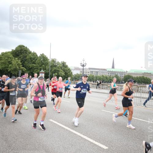 29.06.2025 - hella hamburg halbmarathon Jannik Wohlers http://msf.ph/oto/8500989 29.06.2025 10:57:36 Lombardsbrücke 1388, 2169, 2451, 2900, 3644, 3936, 4429, 5676, 6316, 6337, 7193, 7556, 7977, 7990, 8439, 8440, 8442, 8474, 8512, 8713, 8773, 9180, 9319, 9394, 9398, 9436, 9481, 9832, 10058, 10352, 10380, 10461, 10513, 10560, 10635, 10737, 10912, 11013, 11037, 11193, 11263, 11266, 11267, 11353, 11392, 11615, 11636, 11732, 12122, 13176, 13352, 13358, 13364, 13553, 13804, 14290, 14453, 14507, 14533, 14634, 14685, 15282, 15510, 15552, 15800, 15916, 16082, 16349, 17881 meine-sportfotos.de
