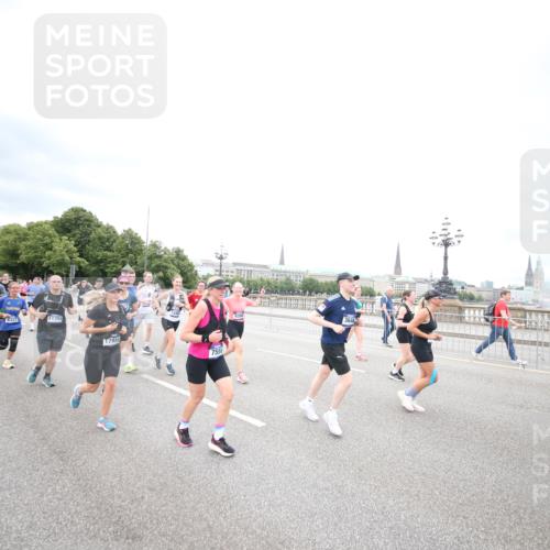 29.06.2025 - hella hamburg halbmarathon Jannik Wohlers http://msf.ph/oto/8501007 29.06.2025 10:57:37 Lombardsbrücke 1388, 2169, 2273, 2275, 2900, 3644, 3936, 4429, 5676, 6316, 6337, 7193, 7556, 7783, 7977, 7990, 8439, 8440, 8441, 8442, 8474, 8512, 8713, 8773, 8888, 9180, 9319, 9394, 9398, 9436, 9481, 9832, 10058, 10352, 10380, 10513, 10560, 10635, 10737, 10912, 11013, 11037, 11263, 11266, 11267, 11353, 11392, 11615, 11636, 11732, 12122, 13176, 13352, 13358, 13364, 13553, 13804, 14290, 14453, 14507, 14533, 14634, 14685, 15282, 15510, 15552, 15800, 15916, 16349, 17881 meine-sportfotos.de