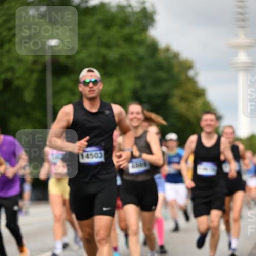 29.06.2025 - hella hamburg halbmarathon Dr. Thomas Lammeyer http://msf.ph/oto/8501009 29.06.2025 10:24:52 Kennedybrücke 1011, 1154, 1471, 2053, 2064, 2101, 2834, 2923, 3781, 3842, 4154, 4166, 4288, 4754, 4869, 5181, 5811, 5812, 6608, 6844, 6951, 7131, 8025, 8113, 8146, 8724, 8738, 8940, 9005, 9011, 9236, 9873, 9981, 10039, 10041, 10350, 10585, 10613, 10647, 10754, 11100, 11145 meine-sportfotos.de
