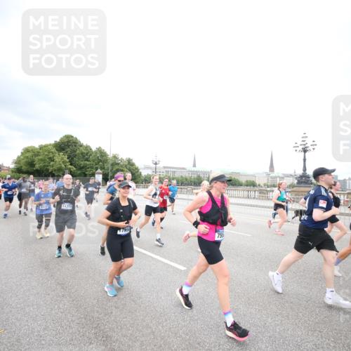 29.06.2025 - hella hamburg halbmarathon Jannik Wohlers http://msf.ph/oto/8501012 29.06.2025 10:57:37 Lombardsbrücke 1388, 2169, 2273, 2275, 2900, 3644, 3936, 4429, 5676, 6316, 6337, 7193, 7556, 7783, 7977, 7990, 8439, 8440, 8441, 8442, 8474, 8512, 8713, 8773, 8888, 9180, 9319, 9394, 9398, 9436, 9481, 9832, 10058, 10352, 10380, 10513, 10560, 10635, 10737, 10912, 11013, 11037, 11263, 11266, 11267, 11353, 11392, 11615, 11636, 11732, 12122, 13176, 13352, 13358, 13364, 13553, 13804, 14290, 14453, 14507, 14533, 14634, 14685, 15282, 15510, 15552, 15800, 15916, 16349, 17881 meine-sportfotos.de