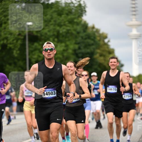 29.06.2025 - hella hamburg halbmarathon Dr. Thomas Lammeyer http://msf.ph/oto/8501014 29.06.2025 10:24:52 Kennedybrücke 1011, 1154, 1471, 2053, 2064, 2101, 2834, 2923, 3781, 3842, 4154, 4166, 4288, 4754, 4869, 5181, 5811, 5812, 6608, 6844, 6951, 7131, 8025, 8113, 8146, 8724, 8738, 8940, 9005, 9011, 9236, 9873, 9981, 10039, 10041, 10350, 10585, 10613, 10647, 10754, 11100, 11145 meine-sportfotos.de