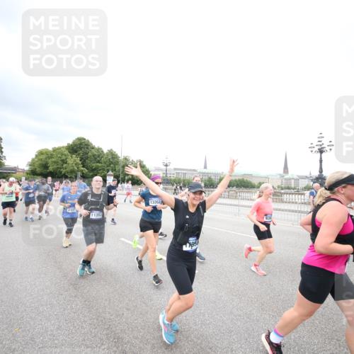 29.06.2025 - hella hamburg halbmarathon Jannik Wohlers http://msf.ph/oto/8501023 29.06.2025 10:57:38 Lombardsbrücke 1388, 2169, 2273, 2275, 2900, 3644, 3936, 4429, 5676, 6316, 6337, 7193, 7556, 7783, 7977, 7990, 8439, 8440, 8441, 8442, 8474, 8512, 8713, 8773, 8888, 9180, 9319, 9398, 9436, 9481, 9832, 10058, 10380, 10560, 10635, 10737, 10912, 11037, 11263, 11266, 11267, 11353, 11392, 11615, 11636, 11732, 12122, 13176, 13218, 13352, 13358, 13364, 13553, 13804, 14290, 14453, 14507, 14533, 14634, 14685, 15282, 15510, 15552, 15800, 15916, 16329, 16349, 17881 meine-sportfotos.de