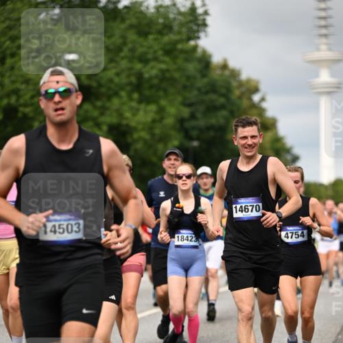 29.06.2025 - hella hamburg halbmarathon Dr. Thomas Lammeyer http://msf.ph/oto/8501044 29.06.2025 10:24:53 Kennedybrücke 1011, 1154, 1471, 2053, 2064, 2101, 2834, 2923, 3161, 3781, 3842, 4154, 4166, 4288, 4754, 4869, 5181, 5811, 5812, 6608, 6844, 6951, 7131, 8025, 8113, 8146, 8724, 8738, 8940, 9005, 9011, 9236, 9873, 9981, 10039, 10041, 10350, 10585, 10613, 10647, 10754, 11100, 11145 meine-sportfotos.de