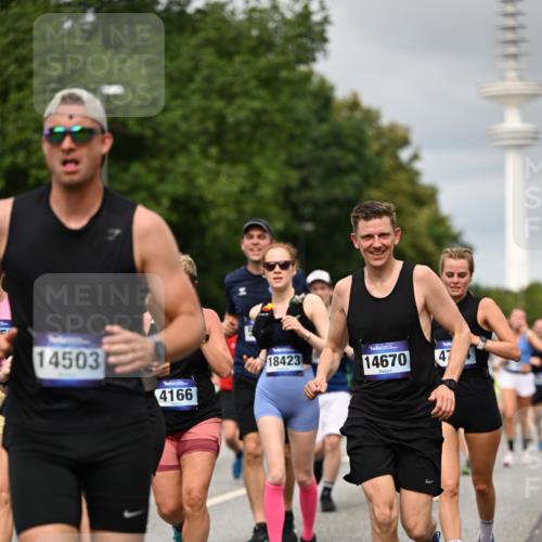 29.06.2025 - hella hamburg halbmarathon Dr. Thomas Lammeyer http://msf.ph/oto/8501049 29.06.2025 10:24:53 Kennedybrücke 1011, 1154, 1471, 2053, 2064, 2101, 2834, 2923, 3161, 3781, 3842, 4154, 4166, 4288, 4754, 4869, 5181, 5811, 5812, 6608, 6844, 6951, 7131, 8025, 8113, 8146, 8724, 8738, 8940, 9005, 9011, 9236, 9873, 9981, 10039, 10041, 10350, 10585, 10613, 10647, 10754, 11100, 11145 meine-sportfotos.de