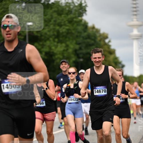 29.06.2025 - hella hamburg halbmarathon Dr. Thomas Lammeyer http://msf.ph/oto/8501053 29.06.2025 10:24:53 Kennedybrücke 1011, 1154, 1471, 2053, 2064, 2101, 2834, 2923, 3161, 3781, 3842, 4154, 4166, 4288, 4754, 4869, 5181, 5811, 5812, 6608, 6844, 6951, 7131, 8025, 8113, 8146, 8724, 8738, 8940, 9005, 9011, 9236, 9873, 9981, 10039, 10041, 10350, 10585, 10613, 10647, 10754, 11100, 11145 meine-sportfotos.de