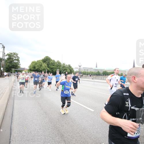 29.06.2025 - hella hamburg halbmarathon Jannik Wohlers http://msf.ph/oto/8501058 29.06.2025 10:57:39 Lombardsbrücke 1388, 2169, 2273, 2275, 3644, 3936, 4429, 5676, 5782, 6316, 6337, 7193, 7556, 7783, 7977, 7990, 8439, 8440, 8441, 8442, 8474, 8512, 8713, 8773, 8888, 9180, 9319, 9398, 9436, 9481, 9832, 10058, 10380, 10560, 10635, 10737, 10912, 10937, 11037, 11263, 11353, 11392, 11615, 11636, 11732, 12122, 13176, 13218, 13352, 13358, 13364, 13553, 13804, 14453, 14507, 14533, 14634, 14685, 15282, 15510, 15552, 15800, 15916, 16329, 16349, 17881 meine-sportfotos.de
