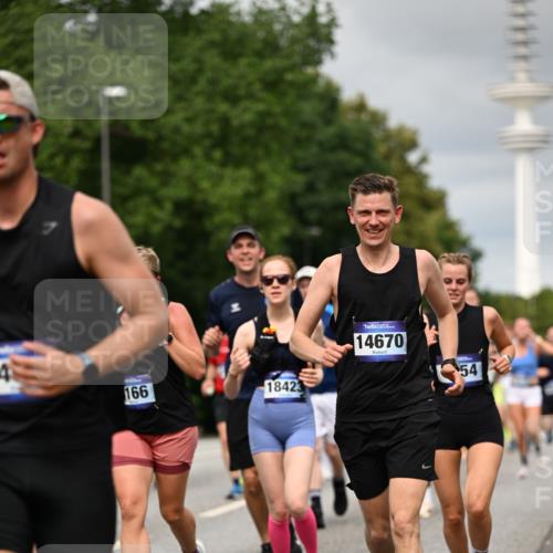 29.06.2025 - hella hamburg halbmarathon Dr. Thomas Lammeyer http://msf.ph/oto/8501062 29.06.2025 10:24:54 Kennedybrücke 1011, 1471, 2053, 2064, 2101, 2834, 2923, 3161, 3781, 3842, 4154, 4166, 4288, 4754, 4869, 5181, 5811, 5812, 6608, 6844, 6951, 7131, 8025, 8113, 8146, 8724, 8738, 8940, 9005, 9011, 9236, 9873, 9981, 10039, 10041, 10350, 10585, 10613, 10647, 10754, 11100, 11145 meine-sportfotos.de