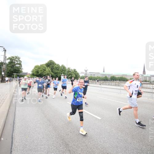 29.06.2025 - hella hamburg halbmarathon Jannik Wohlers http://msf.ph/oto/8501063 29.06.2025 10:57:39 Lombardsbrücke 1388, 2169, 2273, 2275, 3644, 3936, 4429, 5676, 5782, 6316, 6337, 7193, 7556, 7783, 7977, 7990, 8439, 8440, 8441, 8442, 8474, 8512, 8713, 8773, 8888, 9180, 9319, 9398, 9436, 9481, 9832, 10058, 10380, 10560, 10635, 10737, 10912, 10937, 11037, 11263, 11353, 11392, 11615, 11636, 11732, 12122, 13176, 13218, 13352, 13358, 13364, 13553, 13804, 14453, 14507, 14533, 14634, 14685, 15282, 15510, 15552, 15800, 15916, 16329, 16349, 17881 meine-sportfotos.de