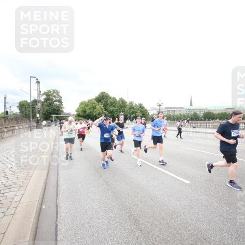 29.06.2025 - hella hamburg halbmarathon Jannik Wohlers http://msf.ph/oto/8501083 29.06.2025 10:57:40 Lombardsbrücke 1388, 2169, 2273, 2275, 3644, 3936, 4429, 5104, 5676, 5782, 6316, 6337, 7262, 7556, 7783, 7977, 7990, 8439, 8440, 8441, 8442, 8512, 8713, 8888, 9180, 9319, 9398, 9436, 9481, 9832, 10058, 10380, 10560, 10635, 10737, 10937, 11037, 11263, 11353, 11392, 11615, 11636, 11732, 12122, 13176, 13218, 13352, 13358, 13364, 13553, 13804, 14453, 14507, 14533, 14634, 14685, 15282, 15510, 15552, 15916, 16329, 16349, 17881 meine-sportfotos.de