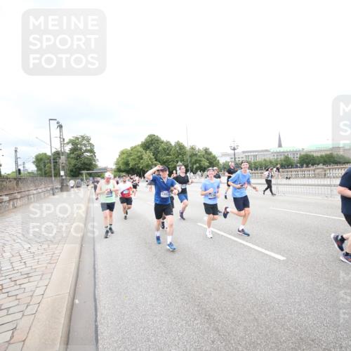 29.06.2025 - hella hamburg halbmarathon Jannik Wohlers http://msf.ph/oto/8501089 29.06.2025 10:57:40 Lombardsbrücke 1388, 2169, 2273, 2275, 3644, 3936, 4429, 5104, 5676, 5782, 6316, 6337, 7262, 7556, 7783, 7977, 7990, 8439, 8440, 8441, 8442, 8512, 8713, 8888, 9180, 9319, 9398, 9436, 9481, 9832, 10058, 10380, 10560, 10635, 10737, 10937, 11037, 11263, 11353, 11392, 11615, 11636, 11732, 12122, 13176, 13218, 13352, 13358, 13364, 13553, 13804, 14453, 14507, 14533, 14634, 14685, 15282, 15510, 15552, 15916, 16329, 16349, 17881 meine-sportfotos.de
