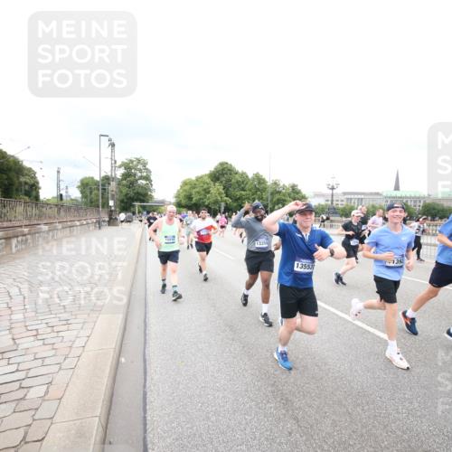 29.06.2025 - hella hamburg halbmarathon Jannik Wohlers http://msf.ph/oto/8501098 29.06.2025 10:57:41 Lombardsbrücke 1388, 2169, 2273, 2275, 3644, 3936, 4429, 5104, 5676, 5782, 6316, 6337, 6825, 7262, 7556, 7783, 7977, 7990, 8439, 8440, 8441, 8442, 8512, 8713, 8888, 9180, 9319, 9398, 9436, 9481, 9832, 10058, 10380, 10462, 10560, 10635, 10737, 10937, 11037, 11263, 11353, 11392, 11615, 11636, 11732, 12122, 13218, 13352, 13358, 13364, 13469, 13553, 13804, 14453, 14507, 14533, 14634, 14685, 15282, 15510, 15552, 15916, 16329, 16349, 17881 meine-sportfotos.de