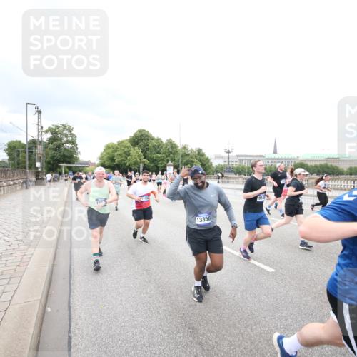 29.06.2025 - hella hamburg halbmarathon Jannik Wohlers http://msf.ph/oto/8501113 29.06.2025 10:57:41 Lombardsbrücke 1388, 2169, 2273, 2275, 3644, 3936, 4429, 5104, 5676, 5782, 6316, 6337, 6825, 7262, 7556, 7783, 7977, 7990, 8439, 8440, 8441, 8442, 8512, 8713, 8888, 9180, 9319, 9398, 9436, 9481, 9832, 10058, 10380, 10462, 10560, 10635, 10737, 10937, 11037, 11263, 11353, 11392, 11615, 11636, 11732, 12122, 13218, 13352, 13358, 13364, 13469, 13553, 13804, 14453, 14507, 14533, 14634, 14685, 15282, 15510, 15552, 15916, 16329, 16349, 17881 meine-sportfotos.de