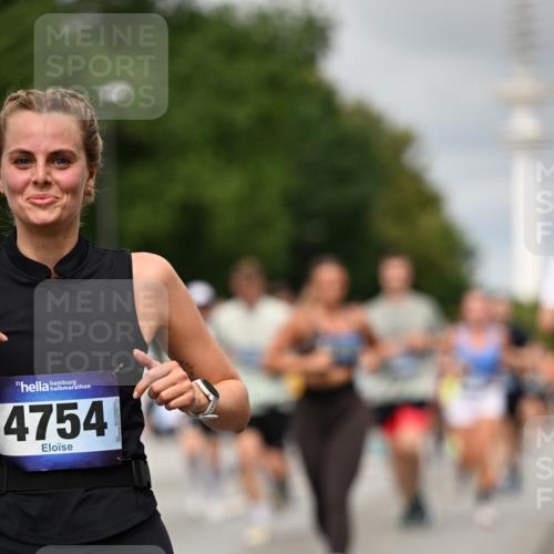 29.06.2025 - hella hamburg halbmarathon Dr. Thomas Lammeyer http://msf.ph/oto/8501177 29.06.2025 10:24:57 Kennedybrücke 1011, 2053, 2101, 2325, 2834, 2923, 2986, 3161, 3781, 3842, 4082, 4154, 4166, 4288, 4754, 4869, 5181, 5811, 5812, 6608, 6844, 6951, 7131, 8025, 8113, 8146, 8724, 8940, 9005, 9011, 9236, 9873, 9981, 10039, 10350, 10585, 10613, 10647, 10754, 11100, 11145 meine-sportfotos.de