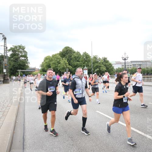 29.06.2025 - hella hamburg halbmarathon Jannik Wohlers http://msf.ph/oto/8501187 29.06.2025 10:57:46 Lombardsbrücke 1001, 1388, 2043, 2169, 2273, 2275, 3936, 4117, 4429, 5104, 5676, 5782, 6316, 6337, 6825, 7262, 7617, 7664, 7783, 7977, 7990, 8076, 8439, 8440, 8441, 8442, 8512, 8888, 9180, 9319, 9398, 9436, 9481, 9636, 9832, 10058, 10462, 10560, 10635, 10737, 10937, 11037, 11263, 11353, 11392, 11615, 11636, 11732, 12122, 12433, 13218, 13226, 13355, 13356, 13358, 13364, 13469, 13553, 13804, 14507, 14533, 14634, 14685, 15282, 15510, 15916, 16048, 16329, 16349, 17881 meine-sportfotos.de