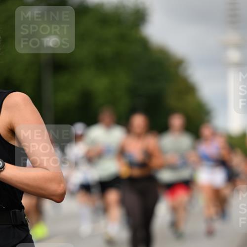 29.06.2025 - hella hamburg halbmarathon Dr. Thomas Lammeyer http://msf.ph/oto/8501188 29.06.2025 10:24:57 Kennedybrücke 1011, 2053, 2101, 2325, 2834, 2923, 2986, 3161, 3781, 3842, 4082, 4154, 4166, 4288, 4754, 4869, 5181, 5811, 5812, 6608, 6844, 6951, 7131, 8025, 8113, 8146, 8724, 8940, 9005, 9011, 9236, 9873, 9981, 10039, 10350, 10585, 10613, 10647, 10754, 11100, 11145 meine-sportfotos.de
