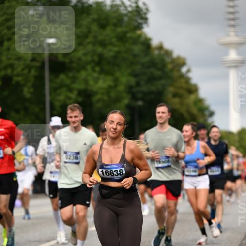 29.06.2025 - hella hamburg halbmarathon Dr. Thomas Lammeyer http://msf.ph/oto/8501222 29.06.2025 10:24:58 Kennedybrücke 1011, 2053, 2101, 2325, 2834, 2923, 2986, 3161, 3781, 3842, 4082, 4154, 4166, 4288, 4754, 4869, 5181, 5811, 5812, 6275, 6308, 6608, 6844, 6951, 7131, 8025, 8113, 8146, 8724, 8940, 9005, 9011, 9236, 9873, 9981, 10039, 10350, 10585, 10613, 10647, 10754, 11100, 11145 meine-sportfotos.de