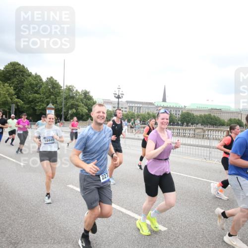 29.06.2025 - hella hamburg halbmarathon Jannik Wohlers http://msf.ph/oto/8501223 29.06.2025 10:57:49 Lombardsbrücke 1001, 1388, 1845, 2043, 2169, 2273, 2275, 3540, 4117, 5104, 5676, 5782, 6825, 7262, 7617, 7664, 7783, 7977, 7990, 8076, 8439, 8440, 8441, 8442, 8512, 8888, 9123, 9180, 9239, 9319, 9481, 9636, 9832, 10058, 10462, 10473, 10635, 10937, 11037, 11392, 11615, 11636, 11708, 11732, 12122, 12433, 13218, 13226, 13355, 13356, 13358, 13469, 13553, 14533, 14584, 14634, 14685, 15282, 15916, 16048, 16329, 16349, 16408, 16878, 17881 meine-sportfotos.de