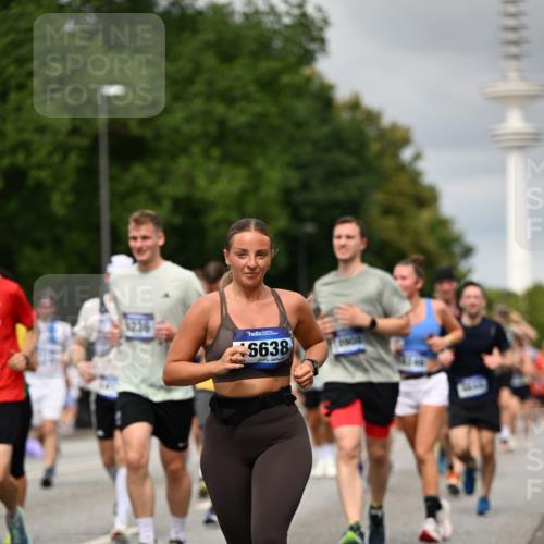 29.06.2025 - hella hamburg halbmarathon Dr. Thomas Lammeyer http://msf.ph/oto/8501225 29.06.2025 10:24:58 Kennedybrücke 1011, 2053, 2101, 2325, 2834, 2923, 2986, 3161, 3781, 3842, 4082, 4154, 4166, 4288, 4754, 4869, 5181, 5811, 5812, 6275, 6308, 6608, 6844, 6951, 7131, 8025, 8113, 8146, 8724, 8940, 9005, 9011, 9236, 9873, 9981, 10039, 10350, 10585, 10613, 10647, 10754, 11100, 11145 meine-sportfotos.de