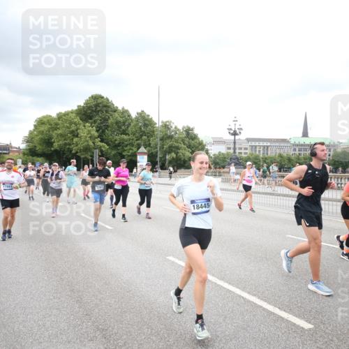 29.06.2025 - hella hamburg halbmarathon Jannik Wohlers http://msf.ph/oto/8501242 29.06.2025 10:57:49 Lombardsbrücke 1001, 1388, 1845, 2043, 2169, 2273, 2275, 3540, 4117, 5104, 5676, 5782, 6825, 7262, 7617, 7664, 7783, 7977, 7990, 8076, 8439, 8440, 8441, 8442, 8512, 8888, 9123, 9180, 9239, 9319, 9481, 9636, 9832, 10058, 10462, 10473, 10635, 10937, 11037, 11392, 11615, 11636, 11708, 11732, 12122, 12433, 13218, 13226, 13355, 13356, 13358, 13469, 13553, 14533, 14584, 14634, 14685, 15282, 15916, 16048, 16329, 16349, 16408, 16878, 17881 meine-sportfotos.de