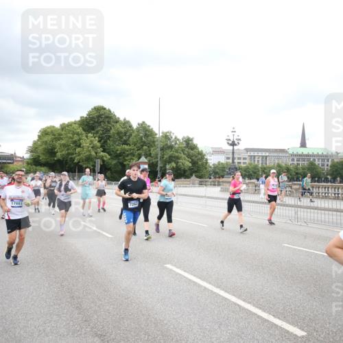 29.06.2025 - hella hamburg halbmarathon Jannik Wohlers http://msf.ph/oto/8501257 29.06.2025 10:57:50 Lombardsbrücke 1001, 1845, 2043, 2169, 2273, 2275, 3540, 4117, 5104, 5676, 5782, 6825, 7262, 7617, 7664, 7783, 7977, 7990, 8076, 8439, 8440, 8441, 8442, 8512, 8888, 9123, 9180, 9239, 9319, 9481, 9636, 9832, 10058, 10462, 10473, 10635, 10937, 11037, 11615, 11636, 11708, 12122, 12433, 13218, 13226, 13355, 13356, 13469, 14533, 14584, 14634, 15282, 15916, 16048, 16329, 16349, 16408, 16878, 17227, 17228, 17881 meine-sportfotos.de