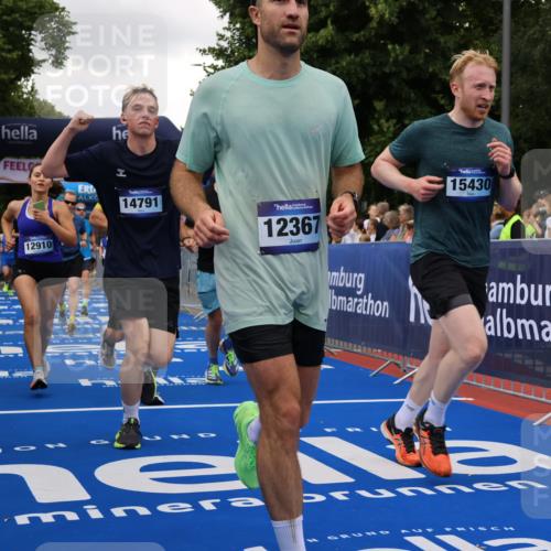 29.06.2025 - hella hamburg halbmarathon Strokosch-Dieckow http://msf.ph/oto/8501261 29.06.2025 10:52:59 Ziel 1258, 2099, 2208, 3059, 3258, 3334, 4121, 4557, 4558, 4770, 5907, 7509, 7864, 8139, 8587, 8720, 9093, 9537, 10724, 12155, 12367, 12519, 12910, 14323, 14791, 15430, 18590, 18720, 19208 meine-sportfotos.de