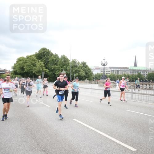 29.06.2025 - hella hamburg halbmarathon Jannik Wohlers http://msf.ph/oto/8501262 29.06.2025 10:57:50 Lombardsbrücke 1001, 1845, 2043, 2169, 2273, 2275, 3540, 4117, 5104, 5676, 5782, 6825, 7262, 7617, 7664, 7783, 7977, 7990, 8076, 8439, 8440, 8441, 8442, 8512, 8888, 9123, 9180, 9239, 9319, 9481, 9636, 9832, 10058, 10462, 10473, 10635, 10937, 11037, 11615, 11636, 11708, 12122, 12433, 13218, 13226, 13355, 13356, 13469, 14533, 14584, 14634, 15282, 15916, 16048, 16329, 16349, 16408, 16878, 17227, 17228, 17881 meine-sportfotos.de