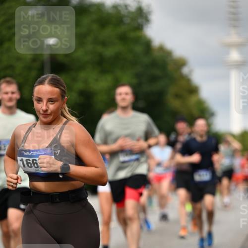 29.06.2025 - hella hamburg halbmarathon Dr. Thomas Lammeyer http://msf.ph/oto/8501264 29.06.2025 10:24:59 Kennedybrücke 1011, 2053, 2101, 2325, 2834, 2923, 2986, 3161, 3781, 3813, 3842, 4082, 4154, 4166, 4288, 4754, 4869, 5181, 5811, 5812, 6275, 6308, 6608, 6844, 6951, 8025, 8113, 8146, 8724, 8940, 9005, 9011, 9236, 9981, 10039, 10350, 10585, 10602, 10613, 10647, 11100, 11145 meine-sportfotos.de