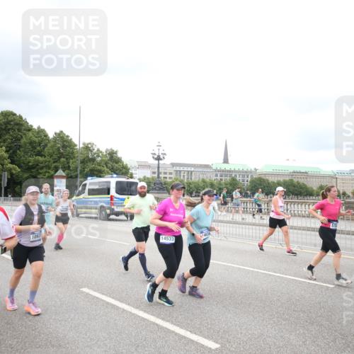 29.06.2025 - hella hamburg halbmarathon Jannik Wohlers http://msf.ph/oto/8501274 29.06.2025 10:57:52 Lombardsbrücke 1001, 1845, 2043, 2169, 2273, 2275, 3540, 4117, 5104, 5782, 5988, 6825, 7262, 7617, 7664, 7783, 8076, 8439, 8440, 8441, 8442, 8512, 8888, 9123, 9239, 9319, 9636, 10058, 10462, 10473, 10498, 10635, 10937, 11037, 11615, 11636, 11708, 12310, 12433, 13218, 13226, 13355, 13356, 13469, 14533, 14584, 14634, 15282, 15916, 15926, 16048, 16329, 16349, 16408, 16878, 17227, 17228, 17881 meine-sportfotos.de