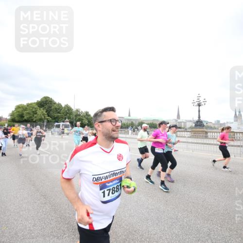 29.06.2025 - hella hamburg halbmarathon Jannik Wohlers http://msf.ph/oto/8501291 29.06.2025 10:57:53 Lombardsbrücke 1001, 1845, 2043, 2169, 2273, 2275, 3540, 3868, 4117, 5104, 5159, 5655, 5782, 5988, 6825, 7262, 7617, 7664, 7783, 8076, 8439, 8440, 8441, 8442, 8512, 8888, 9123, 9239, 9636, 10058, 10462, 10473, 10498, 10937, 11037, 11615, 11636, 11708, 12310, 12433, 13218, 13226, 13355, 13356, 13469, 14533, 14584, 14634, 15282, 15916, 15926, 16048, 16329, 16408, 16561, 16878, 17227, 17228, 17881 meine-sportfotos.de