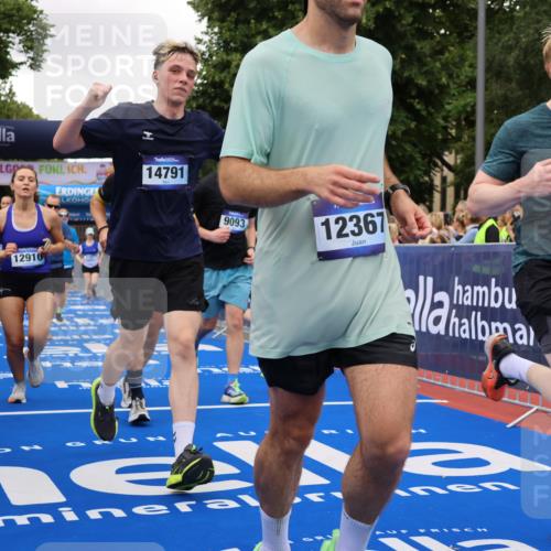 29.06.2025 - hella hamburg halbmarathon Strokosch-Dieckow http://msf.ph/oto/8501292 29.06.2025 10:53:00 Ziel 2099, 2208, 3059, 3258, 3334, 4121, 4770, 5907, 7509, 7864, 8139, 8587, 9093, 9537, 10724, 12155, 12367, 12519, 12910, 14323, 14791, 15430, 18590, 18720, 19208 meine-sportfotos.de