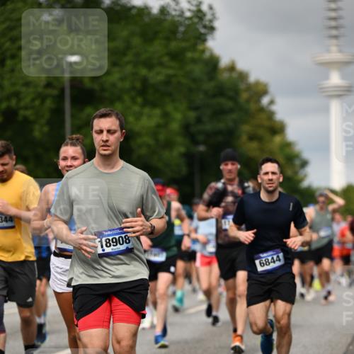 29.06.2025 - hella hamburg halbmarathon Dr. Thomas Lammeyer http://msf.ph/oto/8501293 29.06.2025 10:25:00 Kennedybrücke 1011, 2053, 2101, 2325, 2834, 2923, 2986, 3161, 3781, 3813, 3842, 4082, 4154, 4166, 4288, 4754, 4869, 5181, 5625, 5811, 5812, 6275, 6308, 6608, 6844, 6951, 7608, 8113, 8146, 8724, 8940, 9005, 9011, 9236, 9981, 10039, 10350, 10585, 10602, 10613, 11100, 11145 meine-sportfotos.de