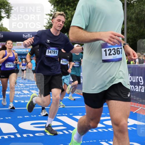 29.06.2025 - hella hamburg halbmarathon Strokosch-Dieckow http://msf.ph/oto/8501307 29.06.2025 10:53:00 Ziel 2099, 2208, 3059, 3258, 3334, 4121, 4770, 5907, 7509, 7864, 8139, 8587, 9093, 9537, 10724, 12155, 12367, 12519, 12910, 14323, 14791, 15430, 18590, 18720, 19208 meine-sportfotos.de