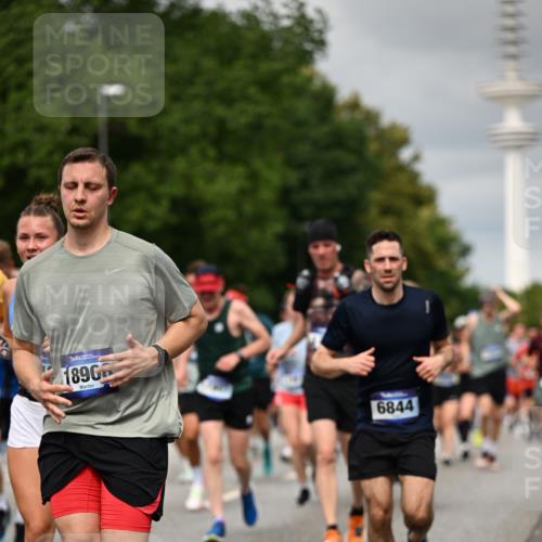 29.06.2025 - hella hamburg halbmarathon Dr. Thomas Lammeyer http://msf.ph/oto/8501311 29.06.2025 10:25:01 Kennedybrücke 1011, 2053, 2101, 2325, 2834, 2923, 2986, 3161, 3247, 3781, 3813, 3842, 4082, 4154, 4166, 4288, 4754, 4869, 5181, 5625, 5811, 5812, 6275, 6308, 6608, 6844, 6951, 7608, 8113, 8146, 8724, 8940, 9005, 9011, 9236, 9501, 9981, 10039, 10350, 10585, 10602, 11100, 11145 meine-sportfotos.de