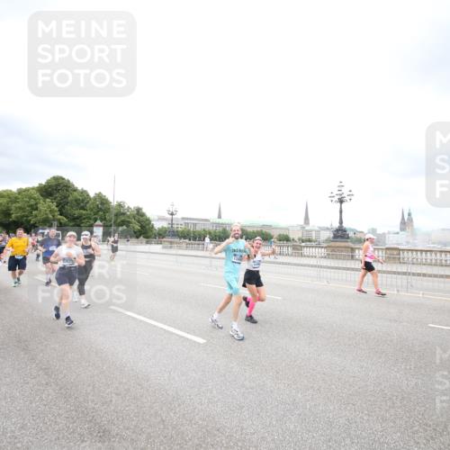 29.06.2025 - hella hamburg halbmarathon Jannik Wohlers http://msf.ph/oto/8501312 29.06.2025 10:57:54 Lombardsbrücke 1001, 1845, 2043, 2169, 2273, 2275, 3540, 3868, 4117, 5104, 5159, 5655, 5782, 5988, 6825, 7262, 7617, 7664, 7783, 8076, 8439, 8440, 8441, 8442, 8512, 8888, 9123, 9239, 9636, 10058, 10462, 10473, 10498, 10937, 11037, 11615, 11636, 11708, 12023, 12024, 12310, 12433, 13218, 13226, 13355, 13356, 13469, 14533, 14584, 14634, 15282, 15916, 15926, 16048, 16329, 16408, 16561, 16878, 17227, 17228, 17881 meine-sportfotos.de