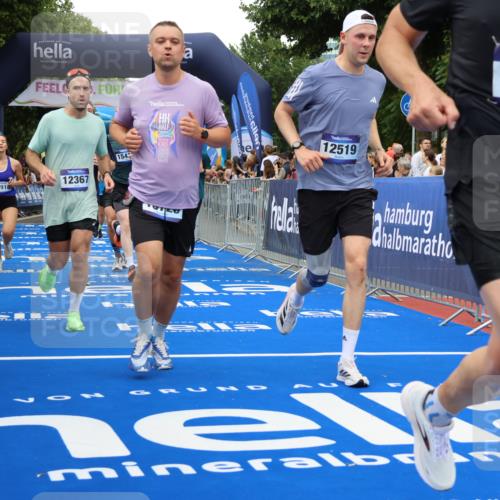 29.06.2025 - hella hamburg halbmarathon Strokosch-Dieckow http://msf.ph/oto/8501333 29.06.2025 10:52:57 Ziel 1257, 1258, 1657, 2099, 2444, 2814, 3059, 3258, 3334, 4121, 4557, 4558, 4770, 5907, 7509, 7864, 8139, 8587, 8720, 8955, 9093, 9537, 10724, 10811, 11992, 12155, 12367, 12519, 12910, 14791, 15430, 18590, 18720 meine-sportfotos.de