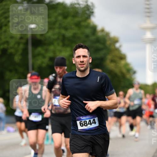 29.06.2025 - hella hamburg halbmarathon Dr. Thomas Lammeyer http://msf.ph/oto/8501368 29.06.2025 10:25:02 Kennedybrücke 1011, 2053, 2101, 2325, 2383, 2834, 2923, 2986, 3161, 3247, 3781, 3813, 3842, 4082, 4154, 4166, 4288, 4754, 4869, 5181, 5625, 5811, 5812, 6275, 6308, 6608, 6844, 6951, 7608, 8113, 8146, 8724, 8940, 9005, 9011, 9236, 9501, 9981, 10039, 10350, 10585, 10602, 11100, 11145 meine-sportfotos.de