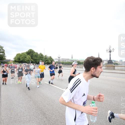 29.06.2025 - hella hamburg halbmarathon Jannik Wohlers http://msf.ph/oto/8501376 29.06.2025 10:57:56 Lombardsbrücke 1001, 1845, 2043, 2169, 2273, 2275, 3540, 3868, 4117, 5104, 5159, 5655, 5782, 5988, 6825, 7262, 7617, 7664, 7783, 8076, 8439, 8440, 8441, 8442, 8888, 9123, 9239, 9636, 10058, 10462, 10473, 10498, 10937, 11708, 12023, 12024, 12310, 12433, 12968, 13218, 13226, 13355, 13356, 13469, 14533, 14584, 14634, 14935, 15916, 15926, 16048, 16329, 16408, 16561, 16878, 17227, 17228, 17881, 18822, 19183 meine-sportfotos.de