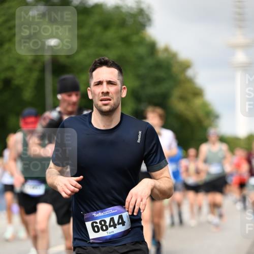 29.06.2025 - hella hamburg halbmarathon Dr. Thomas Lammeyer http://msf.ph/oto/8501377 29.06.2025 10:25:02 Kennedybrücke 1011, 2053, 2101, 2325, 2383, 2834, 2923, 2986, 3161, 3247, 3781, 3813, 3842, 4082, 4154, 4166, 4288, 4754, 4869, 5181, 5625, 5811, 5812, 6275, 6308, 6608, 6844, 6951, 7608, 8113, 8146, 8724, 8940, 9005, 9011, 9236, 9501, 9981, 10039, 10350, 10585, 10602, 11100, 11145 meine-sportfotos.de