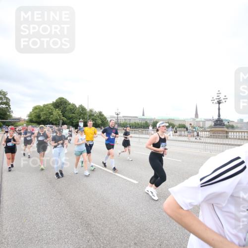29.06.2025 - hella hamburg halbmarathon Jannik Wohlers http://msf.ph/oto/8501386 29.06.2025 10:57:56 Lombardsbrücke 1001, 1845, 2043, 2169, 2273, 2275, 3540, 3868, 4117, 5104, 5159, 5655, 5782, 5988, 6825, 7262, 7617, 7664, 7783, 8076, 8439, 8440, 8441, 8442, 8888, 9123, 9239, 9636, 10058, 10462, 10473, 10498, 10937, 11708, 12023, 12024, 12310, 12433, 12968, 13218, 13226, 13355, 13356, 13469, 14533, 14584, 14634, 14935, 15916, 15926, 16048, 16329, 16408, 16561, 16878, 17227, 17228, 17881, 18822, 19183 meine-sportfotos.de