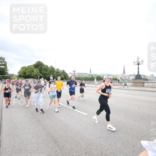 29.06.2025 - hella hamburg halbmarathon Jannik Wohlers http://msf.ph/oto/8501394 29.06.2025 10:57:56 Lombardsbrücke 1001, 1845, 2043, 2169, 2273, 2275, 3540, 3868, 4117, 5104, 5159, 5655, 5782, 5988, 6825, 7262, 7617, 7664, 7783, 8076, 8439, 8440, 8441, 8442, 8888, 9123, 9239, 9636, 10058, 10462, 10473, 10498, 10937, 11708, 12023, 12024, 12310, 12433, 12968, 13218, 13226, 13355, 13356, 13469, 14533, 14584, 14634, 14935, 15916, 15926, 16048, 16329, 16408, 16561, 16878, 17227, 17228, 17881, 18822, 19183 meine-sportfotos.de