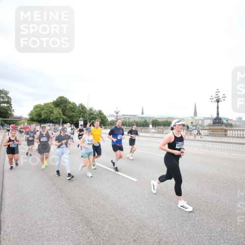 29.06.2025 - hella hamburg halbmarathon Jannik Wohlers http://msf.ph/oto/8501398 29.06.2025 10:57:57 Lombardsbrücke 1001, 1845, 2043, 2273, 2275, 3540, 3868, 4117, 5104, 5159, 5655, 5782, 5988, 6825, 7262, 7617, 7664, 7783, 8076, 8439, 8440, 8441, 8442, 8888, 9123, 9239, 9636, 10462, 10473, 10498, 10937, 11708, 12023, 12024, 12310, 12433, 12968, 13218, 13226, 13355, 13356, 13469, 13547, 14533, 14584, 14634, 14935, 15916, 15926, 16048, 16329, 16408, 16561, 16878, 17227, 17228, 18822, 19183 meine-sportfotos.de