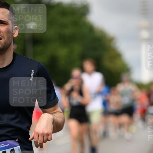 29.06.2025 - hella hamburg halbmarathon Dr. Thomas Lammeyer http://msf.ph/oto/8501400 29.06.2025 10:25:03 Kennedybrücke 1011, 1266, 2053, 2101, 2325, 2383, 2834, 2923, 2986, 3161, 3247, 3781, 3813, 3842, 4082, 4154, 4166, 4288, 4350, 4754, 4869, 5181, 5625, 5811, 5812, 6275, 6308, 6608, 6844, 6951, 7608, 8113, 8146, 8724, 8940, 9005, 9011, 9236, 9501, 9981, 10039, 10350, 10585, 10602, 11145 meine-sportfotos.de