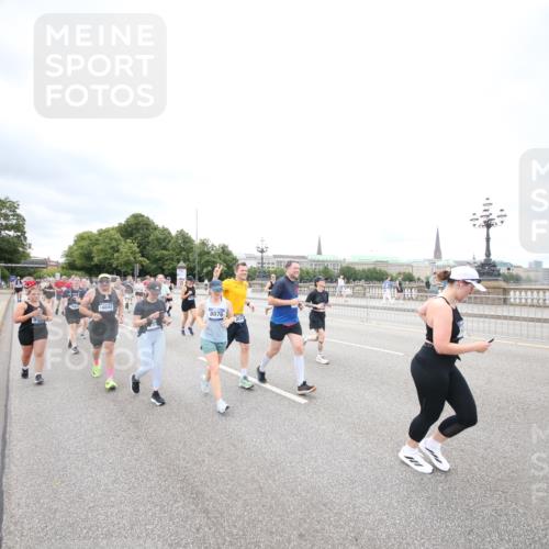 29.06.2025 - hella hamburg halbmarathon Jannik Wohlers http://msf.ph/oto/8501402 29.06.2025 10:57:57 Lombardsbrücke 1001, 1845, 2043, 2273, 2275, 3540, 3868, 4117, 5104, 5159, 5655, 5782, 5988, 6825, 7262, 7617, 7664, 7783, 8076, 8439, 8440, 8441, 8442, 8888, 9123, 9239, 9636, 10462, 10473, 10498, 10937, 11708, 12023, 12024, 12310, 12433, 12968, 13218, 13226, 13355, 13356, 13469, 13547, 14533, 14584, 14634, 14935, 15916, 15926, 16048, 16329, 16408, 16561, 16878, 17227, 17228, 18822, 19183 meine-sportfotos.de