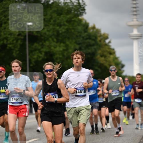 29.06.2025 - hella hamburg halbmarathon Dr. Thomas Lammeyer http://msf.ph/oto/8501414 29.06.2025 10:25:04 Kennedybrücke 1011, 1266, 2053, 2101, 2325, 2383, 2834, 2923, 2986, 3161, 3247, 3434, 3781, 3813, 4082, 4154, 4166, 4288, 4350, 4754, 4869, 5181, 5625, 5811, 5812, 6275, 6308, 6608, 6844, 6951, 7608, 8113, 8146, 8724, 8940, 9005, 9011, 9236, 9501, 9981, 10039, 10350, 10585, 10602, 11145 meine-sportfotos.de